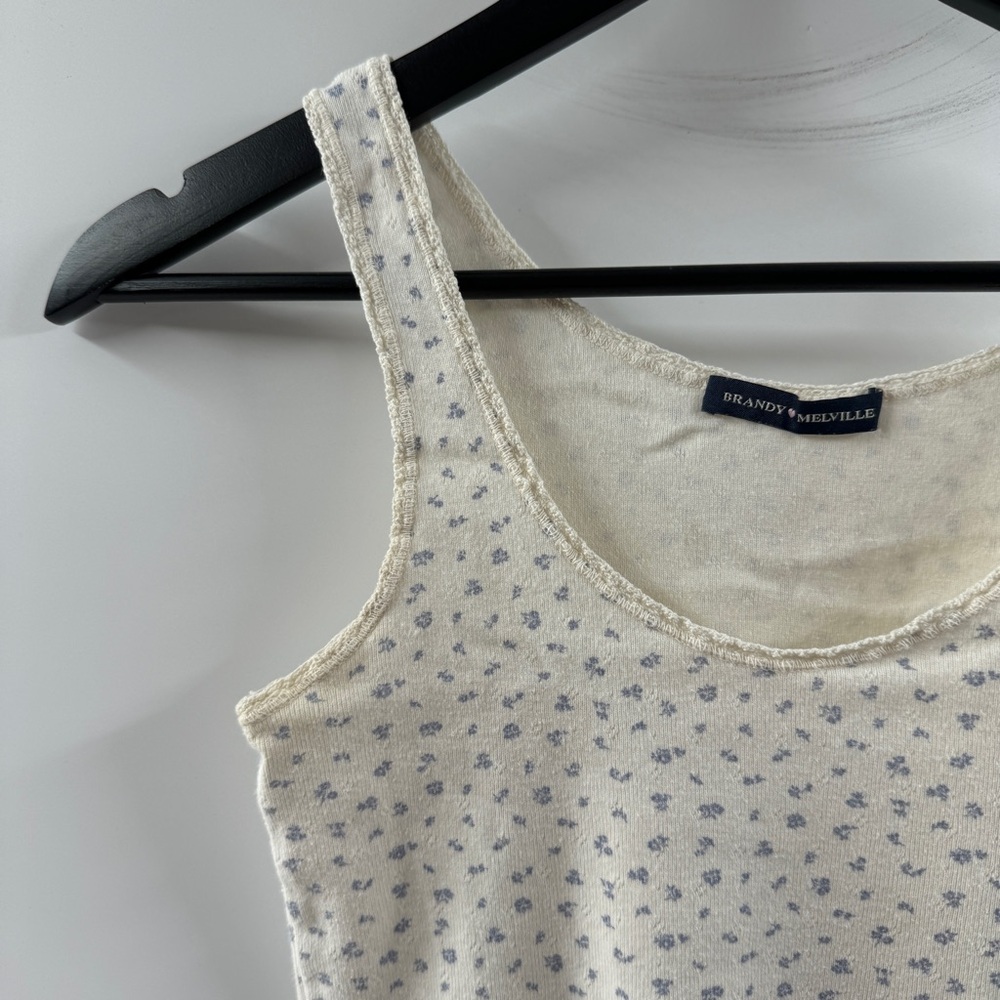 Brandy Melville One Size Floral Tank Top White with Blue Flowers - Picture 2 of 7